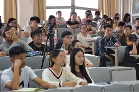 家长劝告儿子：“尽量在大学时找到对象”，原因是赤裸裸的现实图片