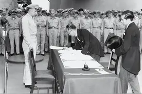 1945年日本投降现场老照片：曾经不可一世，如今如丧家之犬图片