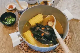我妈做了几十次的乌鸡汤！养颜补气血！不加一滴油，清润浓香图片