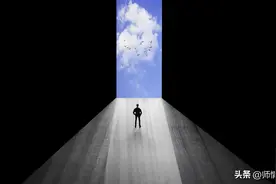 话筒的作用其实蛮大的，在谁手里，谁的声音就会放大！图片
