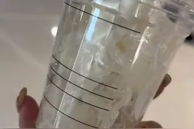 中听 | 一杯咖啡大半杯冰，瑞幸需要一个解释才能找回顾客的信任感图片