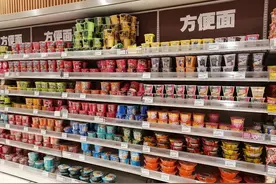 白象方便面翻红，当国货遇到流量，是转型机遇还是一地鸡毛图片