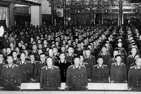 1955年大授衔后，十大元帅中有三位不拿元帅的工资，这三人是谁？图片