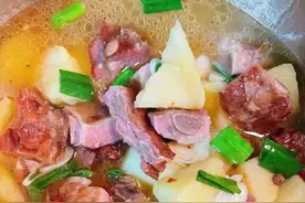 腊排骨炖土豆图片