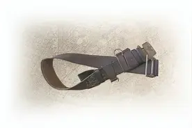 经历过硝烟和战火，父亲那条锃亮的武装带就像他的战友图片