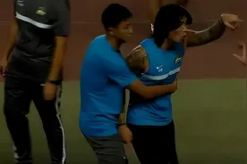 中超赛后，2队伍爆发大规模冲突图片