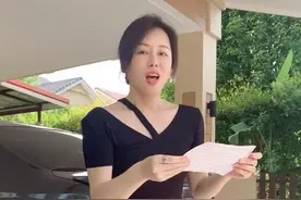 49岁国家一级演员定居泰国，从山东老家成箱搬行李，住豪宅好惬意图片