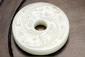 和氏璧是环状的，为何能雕琢成秦始皇手里，四四方方的传国玉玺？图片
