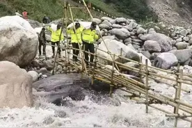 7名民辅警组成了一支特别的队伍，走进“悬崖”上的帐篷警务室图片