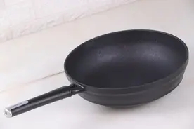 可用钢丝球清洗，不放油可煎鸡蛋！这才是最理想的不粘锅图片