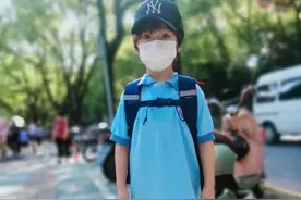 还记得陈学冬的“儿子”豪豪吗？长大后颜值开挂了？图片