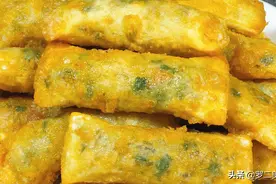馄饨皮新吃法，颜色金黄，外酥里嫩，两分钟就出锅，真的太香了图片