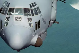一款运输机，一部战争传奇！C-130“大力神”，暴力丑学的典范图片