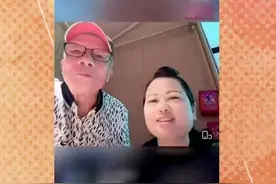 何伯何太开直播！热吻秀恩爱，疑一场就赚上万，网友：世风日下？图片