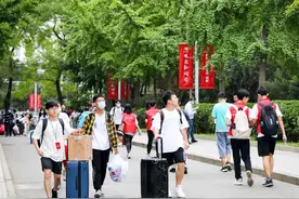 “北大毕业找不到工作”，女生开学晒通知书，奇葩评论纷纷登场图片