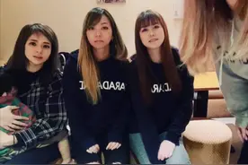 苍井空抱娃与闺蜜聚会，皮肤白皙如大学生，跟男教练学健身好自律图片