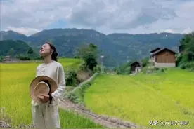女演员江一燕把家搬到了云南，在村里面生活，还打算自己种菜图片