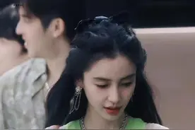 一直不理解白鹿为何上榜“四大普女”，直到看到她和杨颖的对比图图片