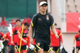 上座率暴跌！国足战缅甸遇冷，巨幅国旗抢镜，热度远逊阿根廷图片