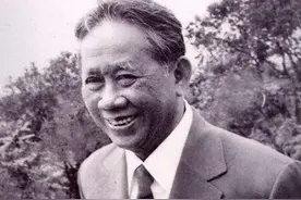 1979年越南战败，黎笋要求中国实控线北移100公里，杨得志：开打图片