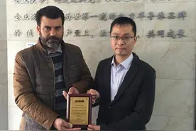 80后山东小伙，在巴基斯坦经商11年，帮助400名儿童被当地人尊重图片