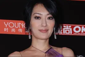 孟广美美得高级又大方，穿挂脖裙就靠几根线撑，身材太撩人了图片