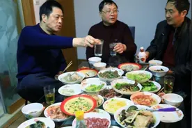 无论去谁家喝酒，这3件事切记不要做，不然再好的感情也会破裂图片