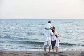 一个家庭贫穷的7大根源，有3个以上，离衰败不远了图片