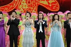 湖南卫视名媛主持人定居美国，开保时捷、穿爱马仕，当二胎辣妈图片