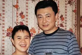 58岁金龟子定居青岛！退休忙不停捞金，生活潇洒携女儿女婿游泰国图片