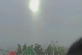 沈阳天空再次出现巨型光柱！图片