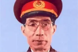 傅钟：资历比元帅都老的开国上将，长征中送邓小平三件宝，拒绝在张国焘自立的“中央”担任职务图片