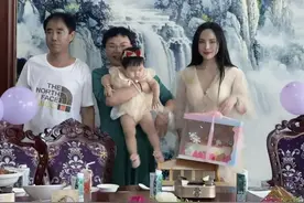 干露露罕见露面！为1岁女儿办生日宴颜值抢镜，外公表情反差大图片
