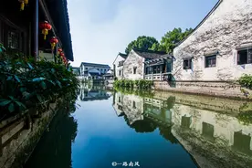绍兴有条迷人古街，没有因为风景如画而圈起来收费，反而免费开放图片