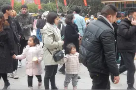 65岁的老丁克，如今老泪纵横后悔，不敢说实话，只能骗自己骗别人图片