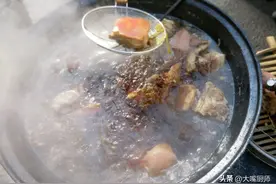 煮肉炖排骨，记住“1泡3不放”，软烂入味，肉嫩汤鲜，不柴也不腥图片