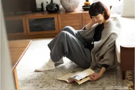 60岁大妈的退休生活：喝下午茶，打扫房间，养猫养花，日子很简单图片