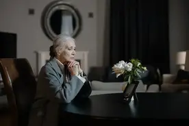 关爱50+：如何拯救招人烦的催婚老母亲图片