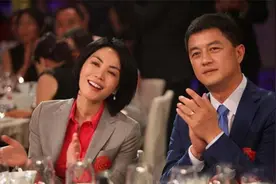 王菲谢霆锋同居，怀拥娇妻的李亚鹏点赞，是真诚祝福还是心有不甘图片