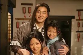 演偶像剧被吐槽后，搭档靳东演法官，30岁“莫小贝”王莎莎该火了图片