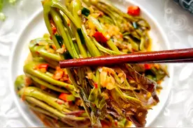 凉拌香椿，调料别乱放，教你正确做法，鲜嫩可口，清香鲜美没怪味图片