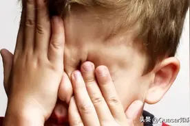 异物进到眼睛里，最后都去哪了？不会真的都跑到眼珠后面了吧！图片
