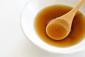 52岁大叔，坚持每天喝一碗醋软化血管，半年后他的身体怎样了？图片