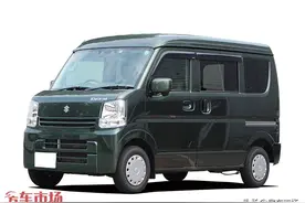 0.66升经典铃木小床车，3.4米车长内部拼床能睡两人图片