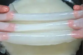 自制凉皮火了，教你超详细配方，爽滑劲道又透亮，学会都能出摊了图片
