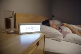 凌晨12点睡觉算熬夜吗？每天必须睡满8小时才算健康吗？华西专家为你答疑↓图片