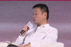 【梁建章：生孩子是给社会做贡献，资源应该向有意愿多生的年轻人倾斜】人口经济学家、携程集团董事局主席梁建章26日表示，作为个体来讲生不生孩子是个人选择，都值得尊重。但是生孩子，不仅会面临财务成本，还有女性职业发展的成本，生孩子确实是给社会做贡献，一些资源应该向有意愿多生的年轻人倾斜，对国家来说也是好的，整个激励机制就调对了。视频封面