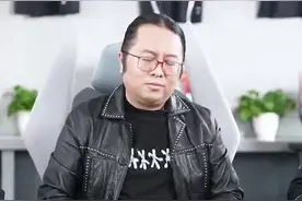 现在的选手私生活有点混乱？
LPL官方：很多自媒体在发布所谓选手八卦时没有进行核实；联盟对于收到的信息或者举报每一条都会核实，查到了确有其事一定会进行处罚并公开。但有很多确实是谣言，也可能涉及选手隐私或者不方便公开

#2023LPL##英雄联盟#视频封面