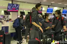 【正在直播｜云接机！#中国女篮首批队员今日回国#视频封面