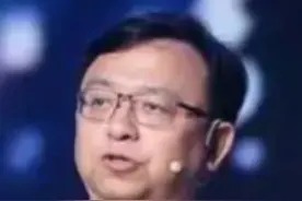 【比亚迪王传福谈自动驾驶：“都是扯淡，都是忽悠”，被资本裹挟，是一场皇帝的新装】比亚迪董事长王传福近日在比亚迪2022年报交流会上谈无人驾驶：“都是扯淡，都是忽悠”，“被资本裹挟，花了几千亿美元，是一场皇帝的新装，最终是个高级辅助驾驶。”生产线搞智能化、无人生产尚且很难，何况工况复杂的无人驾驶？视频封面